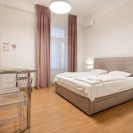 Klauzal Garden City Apartments- Studio K32 Apartament *