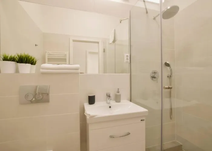 Klauzal Garden City Apartments- Studio K32