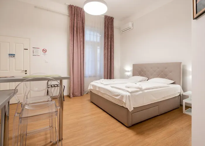 Klauzal Garden City Apartments- Studio K32 Apartament *